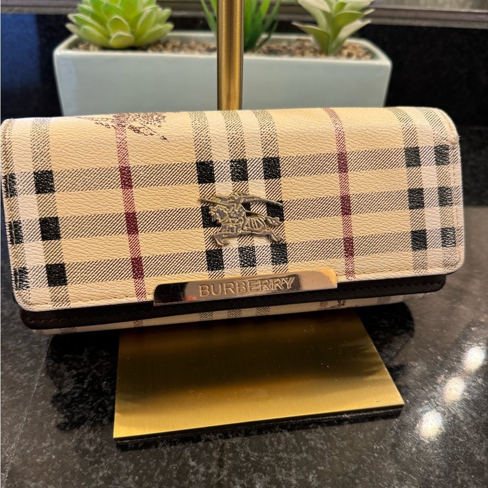 LBurberry Women’s Trifold Wallet